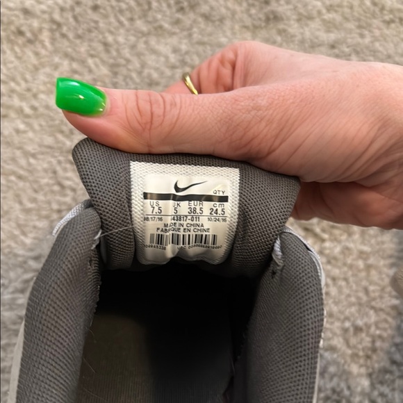 Nike Air Max Gray Sneakers 7.5 - Picture 9 of 9